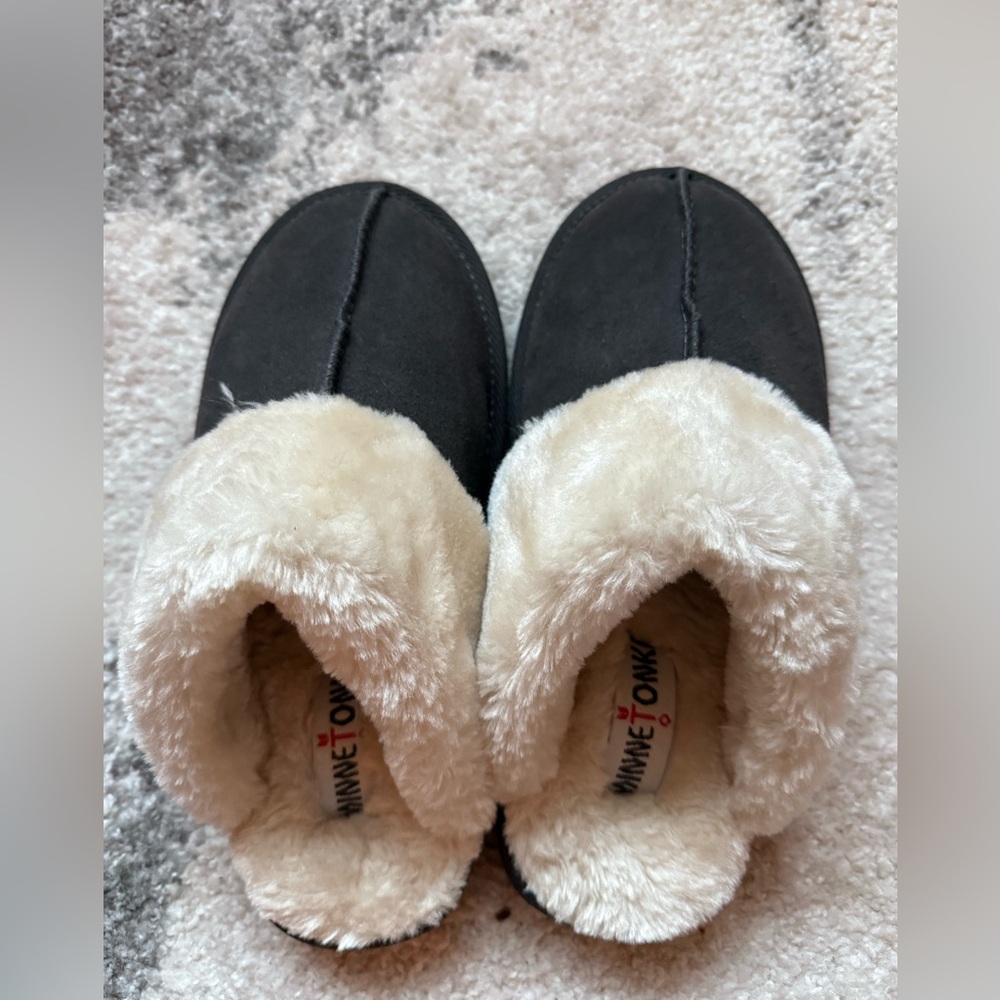 Minnetonka Cream Plush Slippers